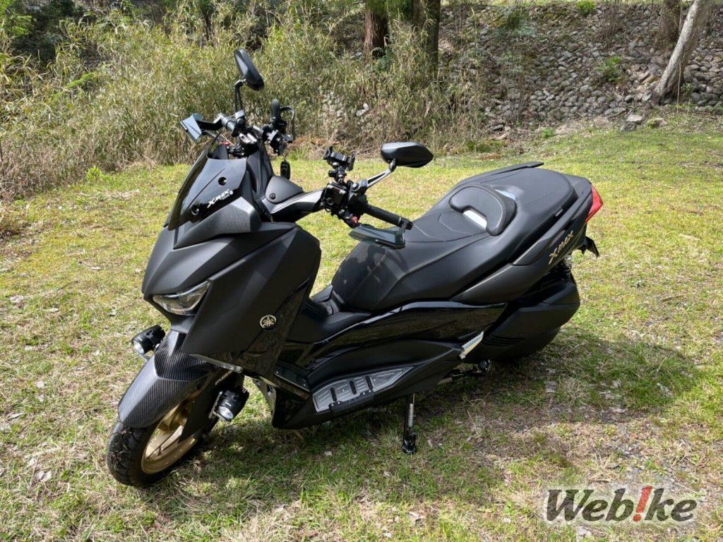 Una moto que hace de los desplazamientos un placer: YAMAHA XMAX 250 Custom