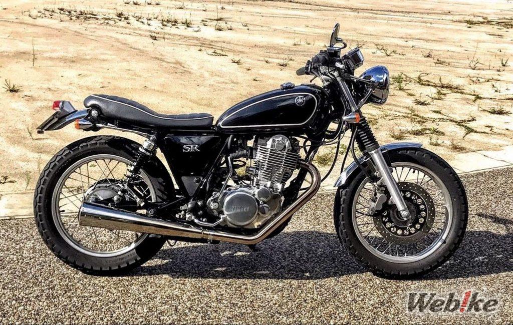 Relájate con un espíritu atemporal: YAMAHA SR400 Custom