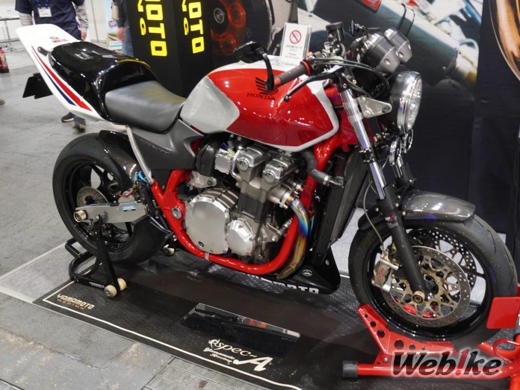 ¡La CB1300SF Racer Custom de Yamamoto Racing ya puede circular por la calle! Con el nuevo escape doble Spec-A bajo el colín [Osaka Motorcycle Show 2025]