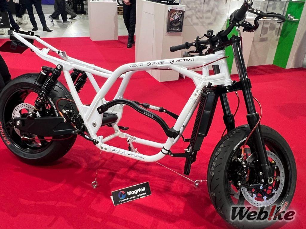 ¡ZRX1200 DAEG personalizada y base «Esqueleto» para máquina T.O.T. por ACTIVE! [Salón de la Moto de NAGOYA 2025]