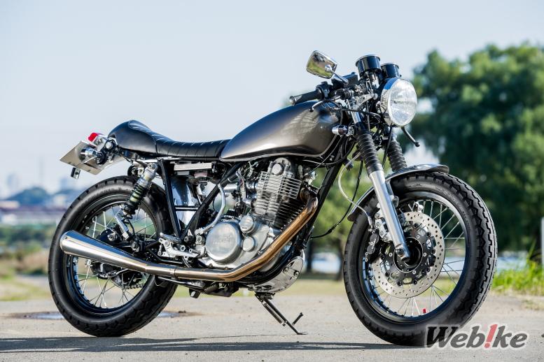 Una Cafe Racer con estilo y grandes prestaciones: YAMAHA SR400 Custom de Orange Boulevard